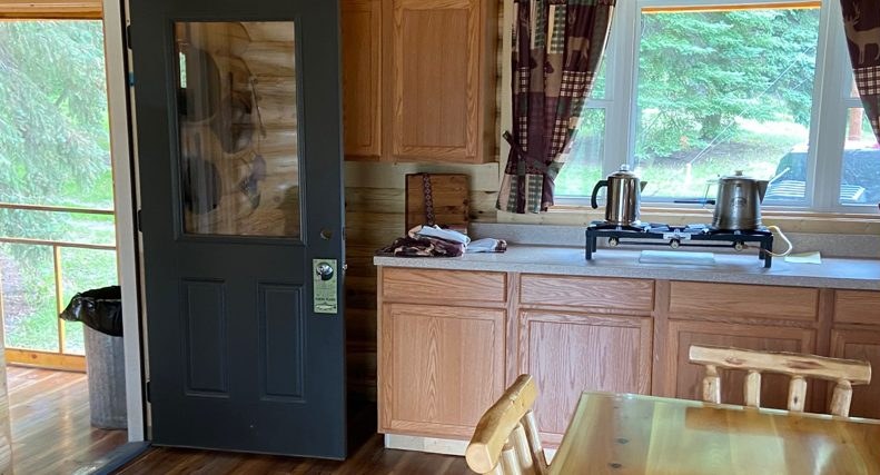 Grouse cabin at Wine Lake Camp — photo 7 of 10