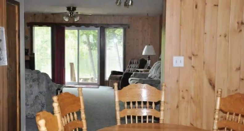 Eagle's Nest cabin at Wine Lake Camp — photo 3 of 4